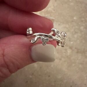 Claire’s Silver Floral Ring